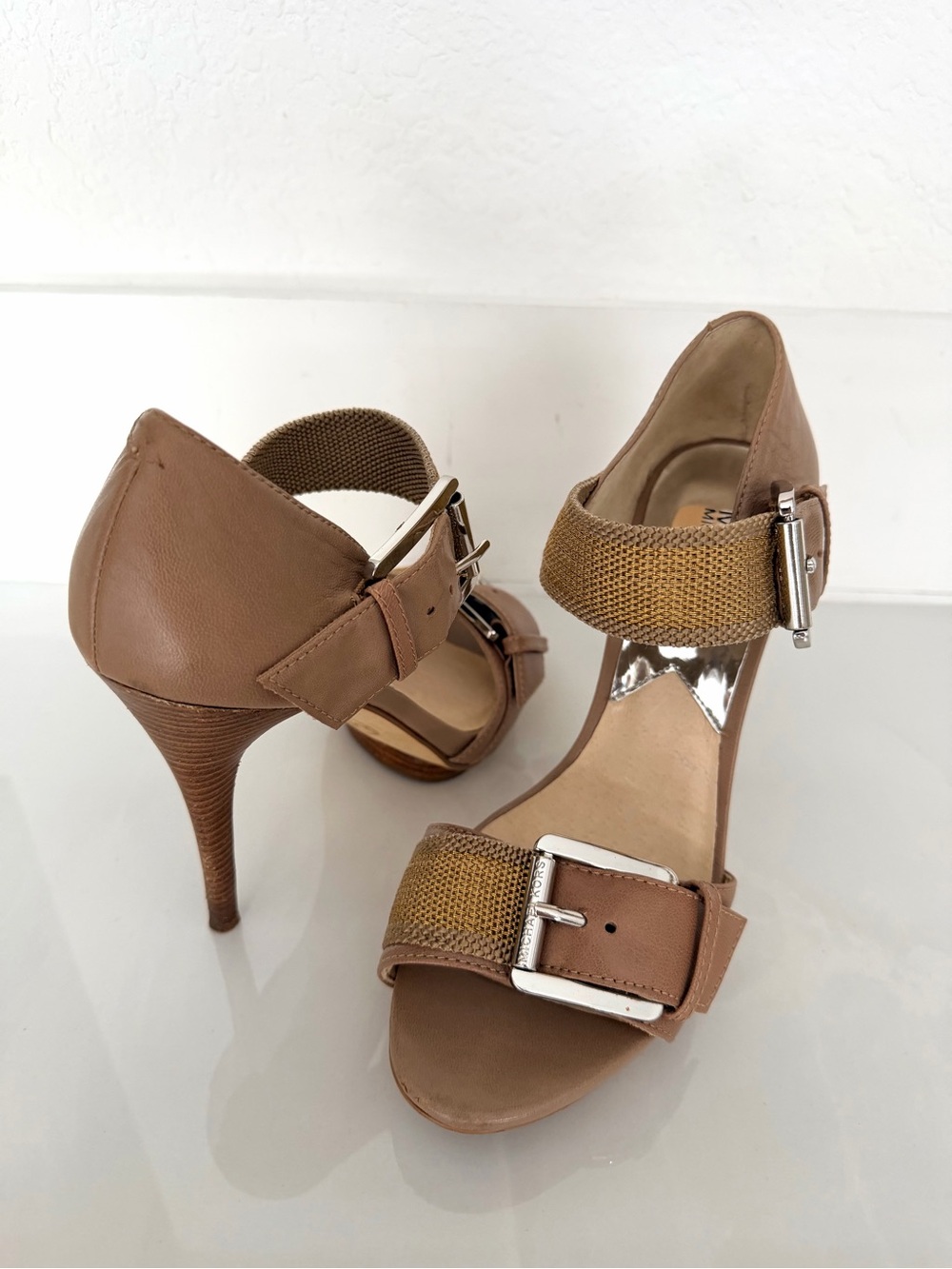 Michael Kors Faith Leather Heels Taupe/Gold Size 8
